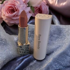 Rare Beauty Kind Words Matte Lipstick – Lively – New (Box Wear)